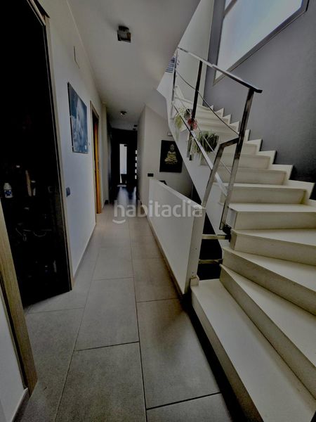 Foto a0d180cb-c6e2-4df6-8b49-72231e96e47e. Chalet avec chauffage parking dans Abrera