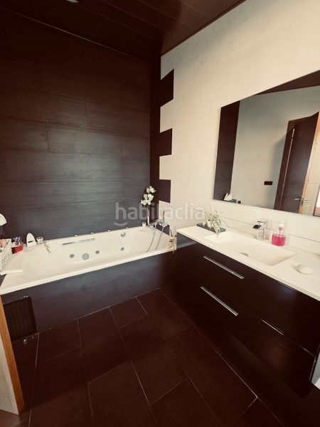 Foto a3bff3b5-9579-479a-a930-dd05d50f8c83. Chalet avec chauffage parking dans Abrera