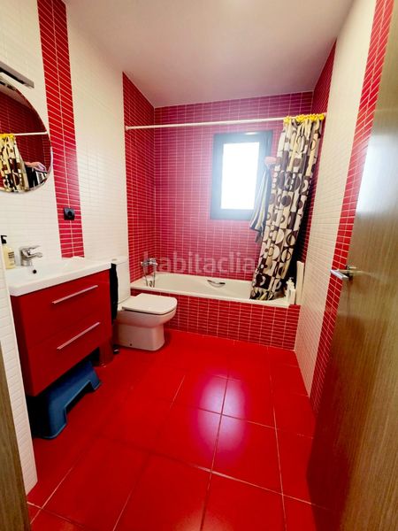 Foto cc2e563f-350d-4056-a310-7e4af85e6a79. Chalet avec chauffage parking dans Abrera
