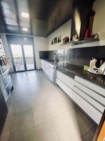 Foto e089ad4a-7a91-40f7-ba94-27492a663ef2. Chalet avec chauffage parking dans Abrera
