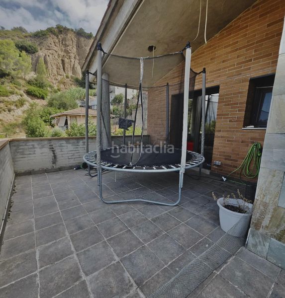Foto f446d502-6739-44f7-85ad-1303b056d36e. Chalet avec chauffage parking dans Abrera