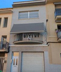 Casa in Sallent. Casa unifamiliar en venta en sallent – zona centro