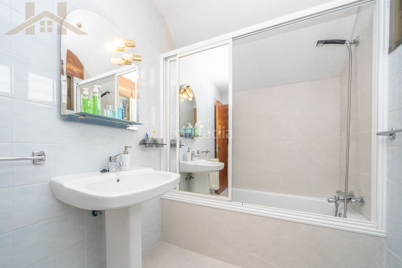 Foto a47bc1a9-358a-4888-a4a6-40bc0ccef0e7. Xalet amb aparcament a Alpedrete