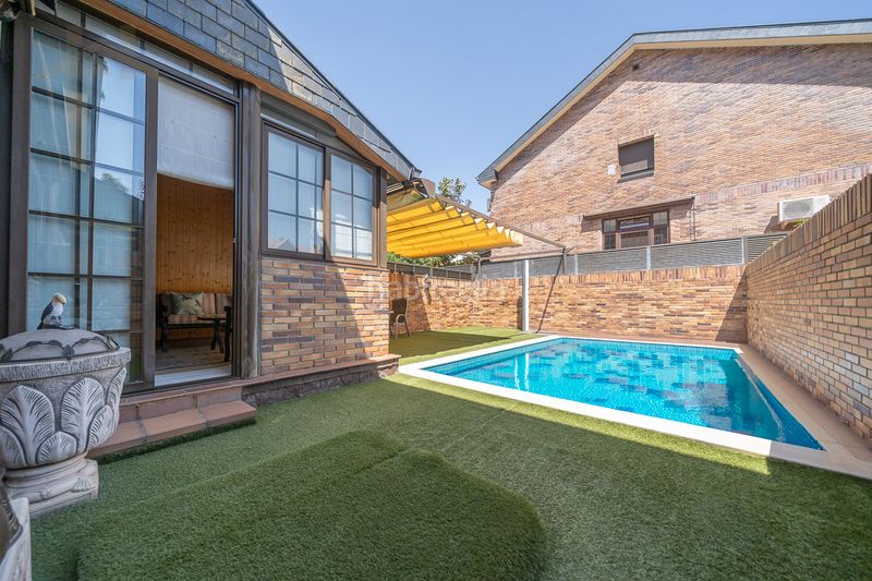 Foto 5c3b52ae-07cb-4840-a8d2-904a7da78700. Casa adossada amb calefacció aparcament piscina a Moralzarzal