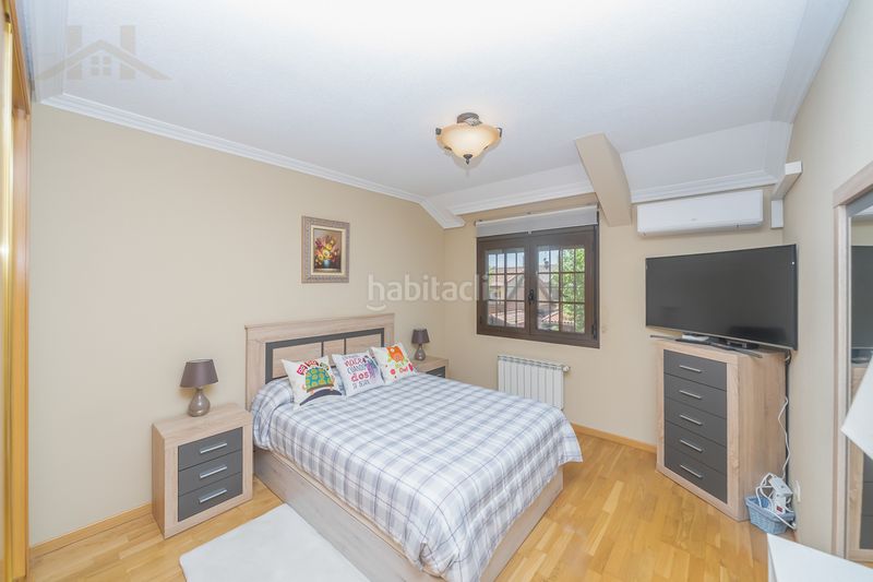 Foto dff72c8a-502c-4829-84c5-c38b049ceec3. Casa adossada amb calefacció aparcament piscina a Moralzarzal