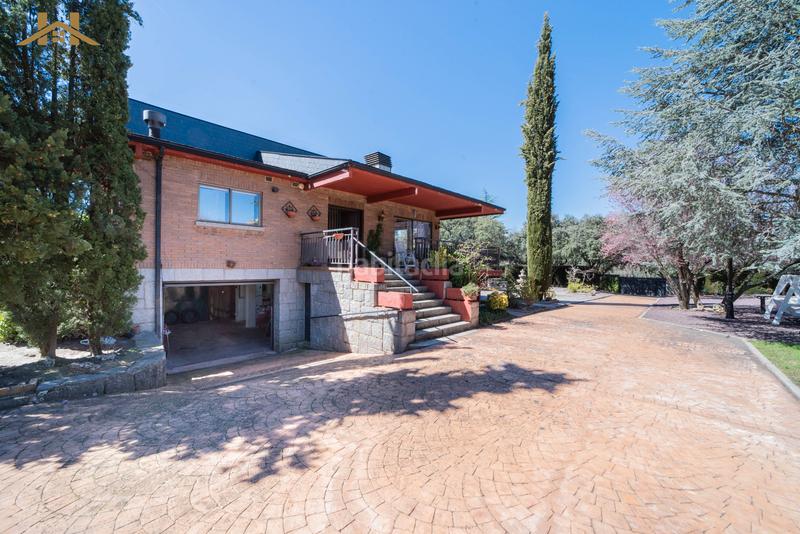 Foto efde9084-58e4-4782-8b79-0932e0054c6f. Chalet casa o chalet independiente en venta en calle de las magnolias en Alpedrete