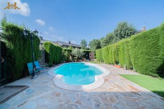 Casa adossada  Calle teniente general gutirrez mellado. Chalet adosado en venta en calle teniente general gutirrez mell
