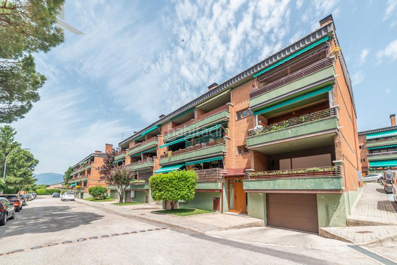 Foto 0811f4f2-20f2-45b1-a12a-71106022a028. Pis amb xemeneia calefacció aparcament piscina a Collado Mediano