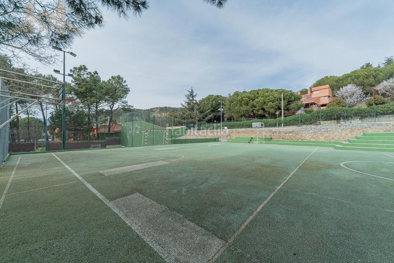 Foto 305c20db-2014-415e-9dfb-1dd9e7cb1a33. Pis amb xemeneia calefacció aparcament piscina a Collado Mediano