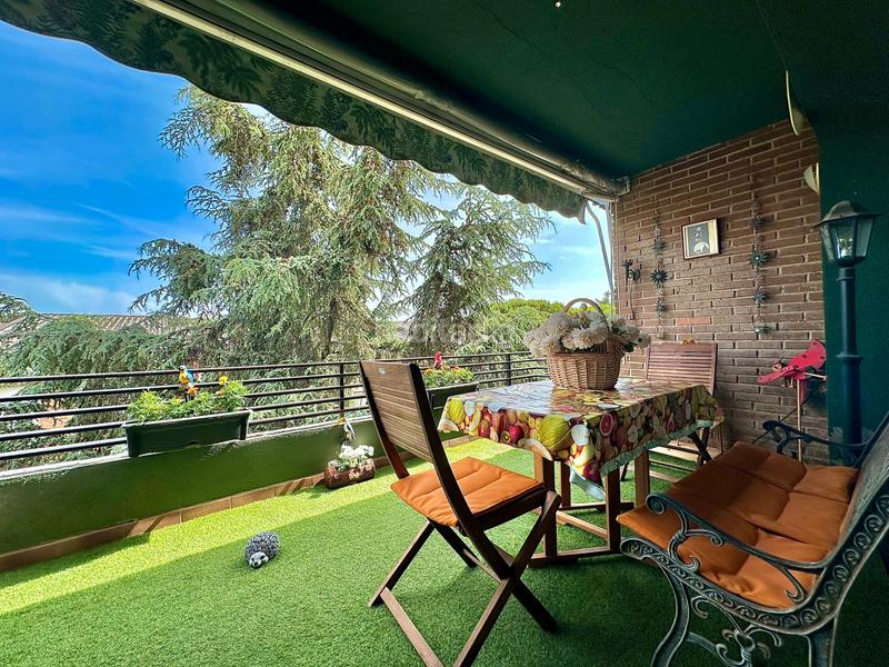 Foto cad4eef7-4a91-41b9-b246-b667d0be39e4. Pis amb xemeneia calefacció aparcament piscina a Collado Mediano