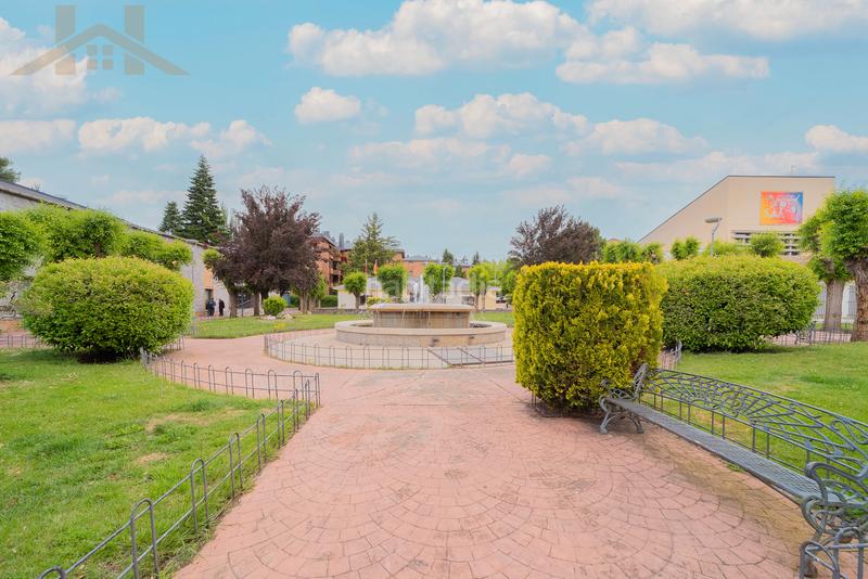 Foto cfcb96c2-f28d-4064-a985-2823fa64eea4. Casa adossada amb piscina a Alpedrete