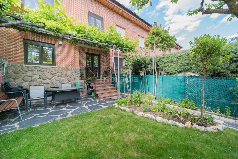 Foto ee7097ec-0e4e-4776-b44a-f12bb88f359f. Casa adossada amb piscina a Alpedrete