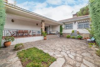 Haus  Calle san josé. Chalet independiente con piscina en moralzarzal