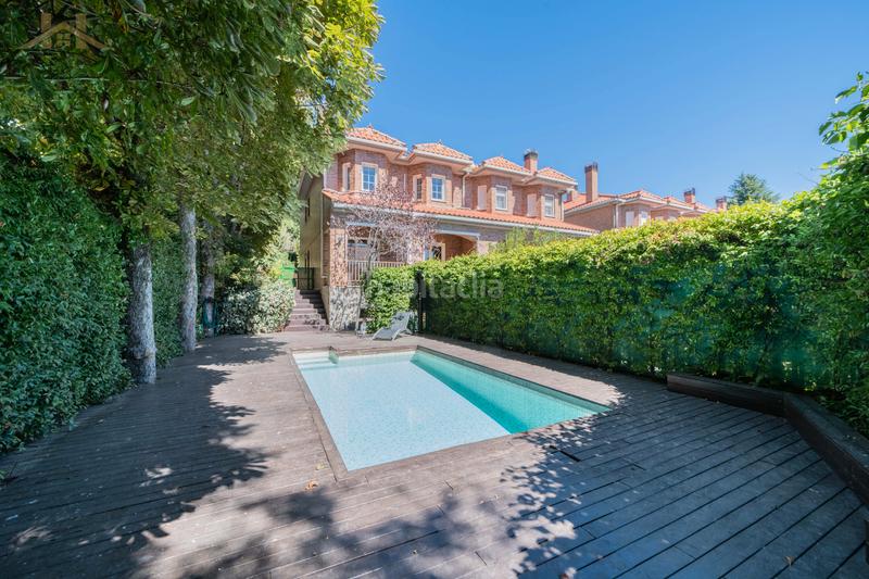 Foto 915fe592-e144-4ad9-87e9-be442f2e7b92. Casa aparellada amb calefacció aparcament piscina a Collado Mediano