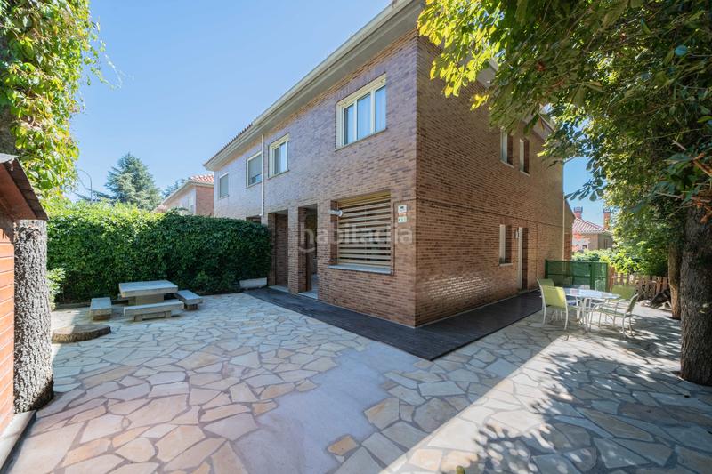 Foto c6e4801e-34ba-4eae-9781-c7bf92c0d731. Casa aparellada amb calefacció aparcament piscina a Collado Mediano