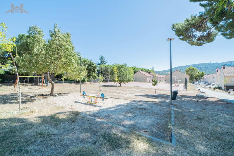 Foto 29772d98-339e-42e6-b1ea-b8504c491e85. Casa adossada amb xemeneia calefacció piscina a Centro Moralzarzal