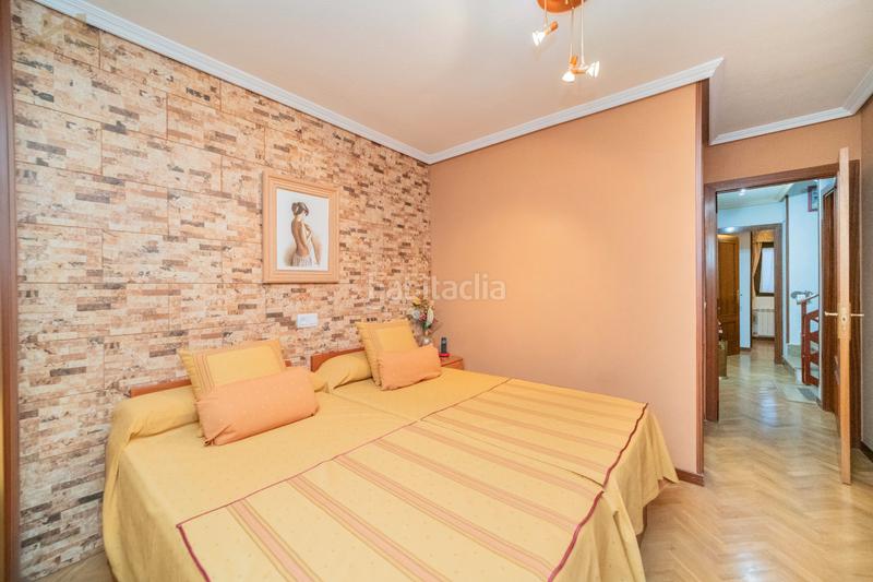 Foto 65fdc277-f2b4-4f42-98eb-e1eef96a0863. Casa adossada amb xemeneia calefacció piscina a Centro Moralzarzal