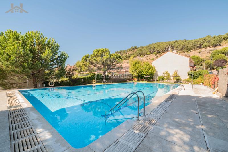 Foto dd433278-3399-4eba-a174-9eae77dc4ebf. Casa adossada amb xemeneia calefacció piscina a Centro Moralzarzal