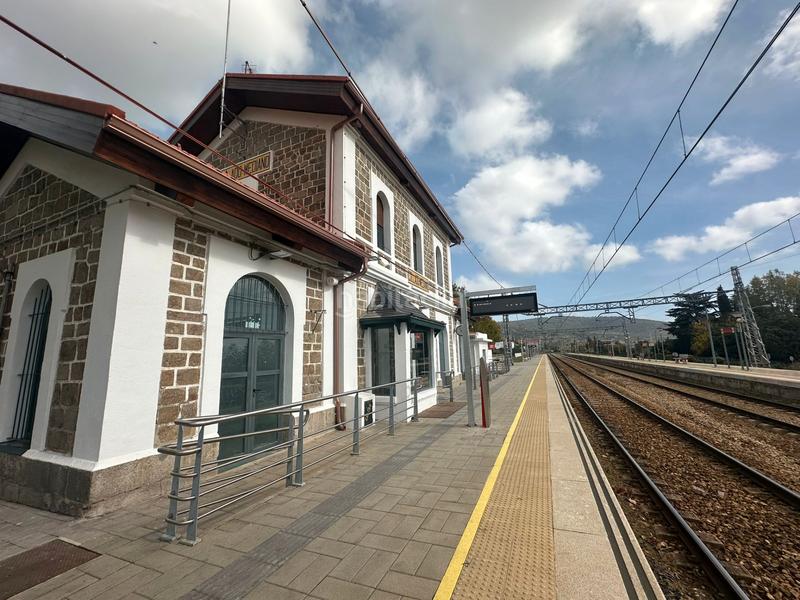 Foto a29c9c72-2e39-4336-a401-8d63652eb372. Casa pareada chalet pareado en Collado Mediano