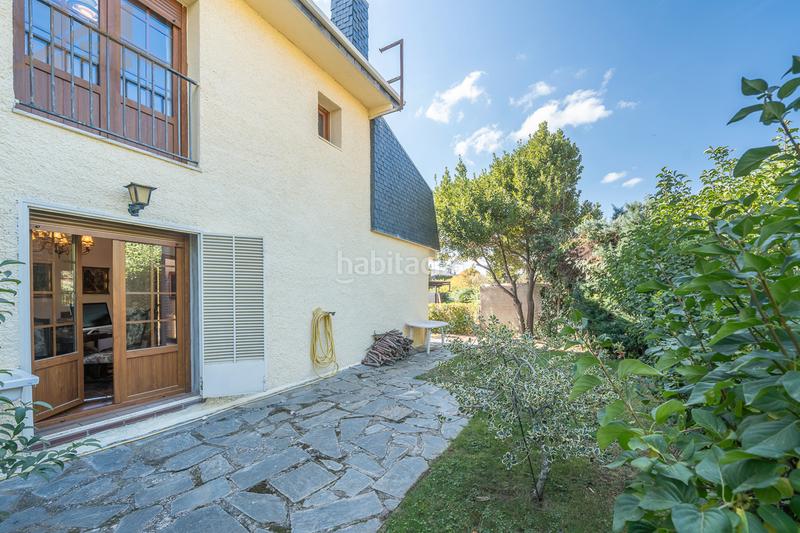 Foto e2cb3897-721d-4684-b82b-fab401acf475. Casa pareada chalet pareado en Collado Mediano