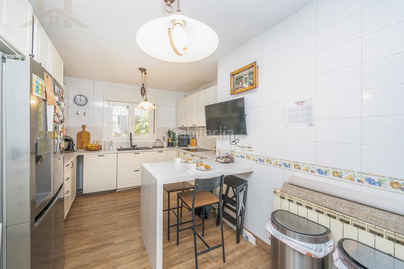 Foto 0603040d-eff4-4eb6-bb5d-fbb3e09311e0. Casa aparellada amb xemeneia calefacció piscina a Moralzarzal