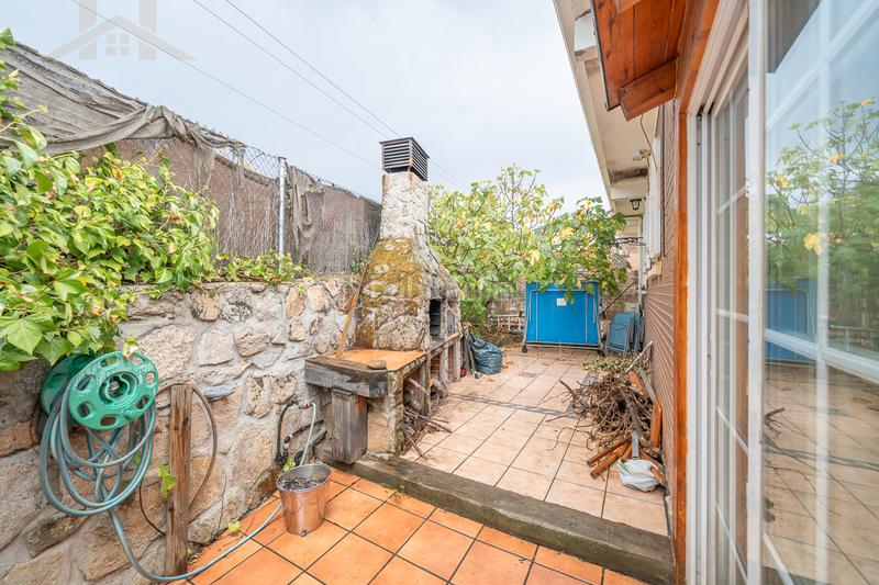 Foto 18bb1276-8aae-4c3b-ab41-6f7157997b0e. Casa aparellada amb xemeneia calefacció piscina a Moralzarzal