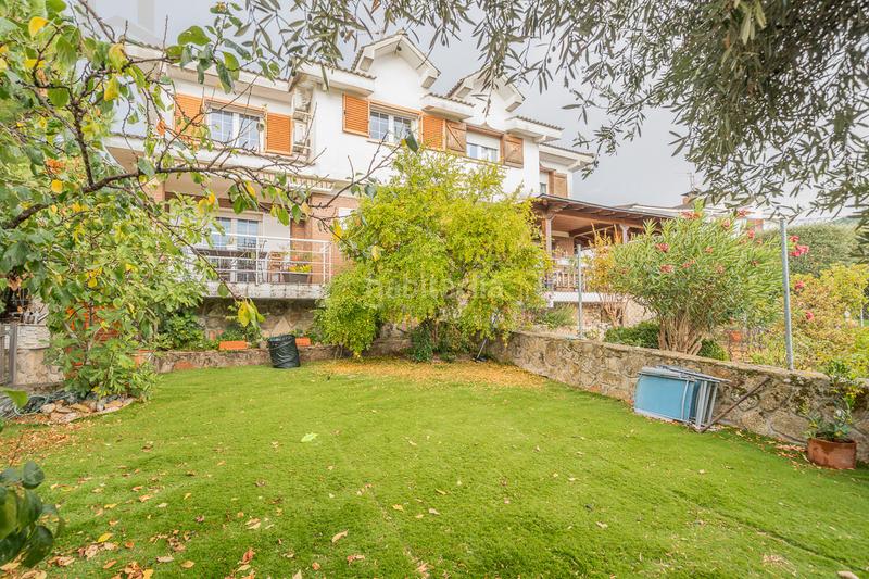 Foto 3209e472-ed6c-4f5c-9715-58c0c804b6ff. Casa aparellada amb xemeneia calefacció piscina a Moralzarzal