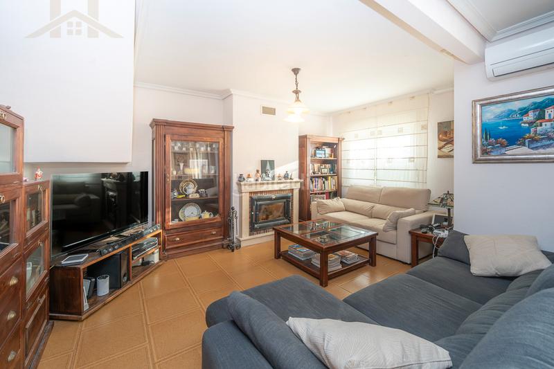 Foto 54286858-d117-40c3-9ba6-5faf207a6bd9. Casa aparellada amb xemeneia calefacció piscina a Moralzarzal