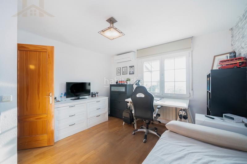 Foto a0654b64-6a4c-4b61-a601-2dc5c12d65fc. Casa aparellada amb xemeneia calefacció piscina a Moralzarzal