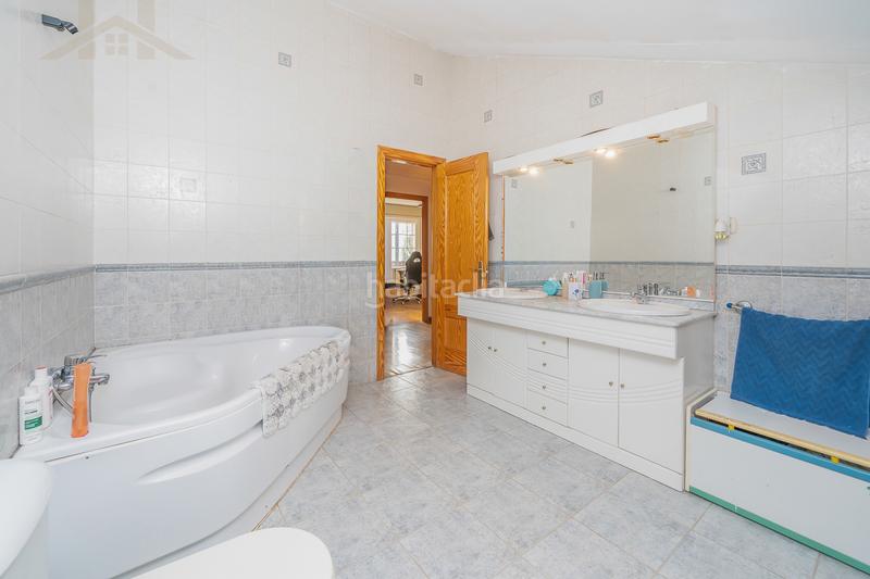 Foto a3fa410a-6a5a-4a66-a220-cdf60d49aefe. Casa aparellada amb xemeneia calefacció piscina a Moralzarzal