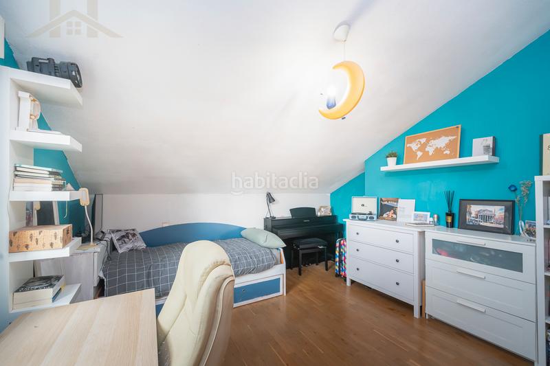 Foto b6a60552-6d80-4b13-bf83-57a90d36296c. Casa aparellada amb xemeneia calefacció piscina a Moralzarzal