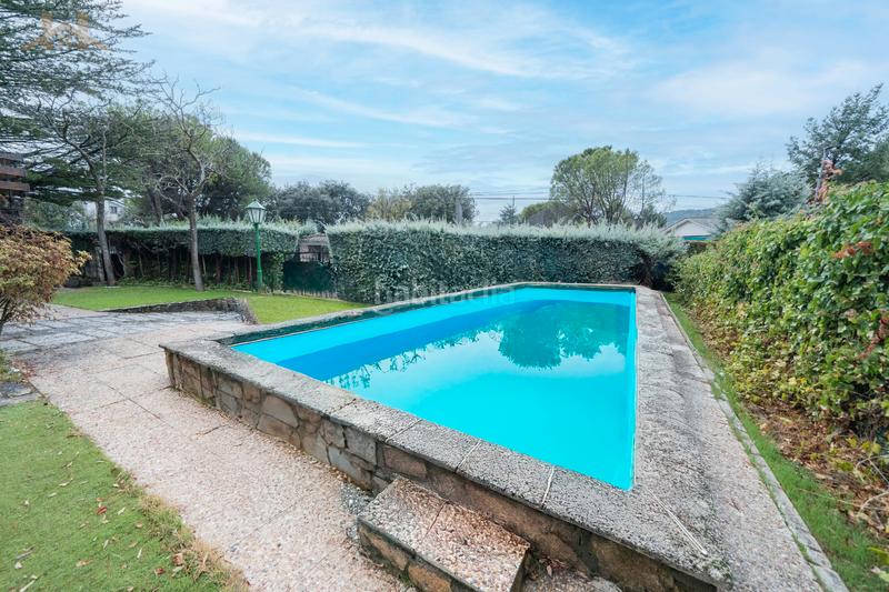 Foto 59a40f3b-9357-47f4-aee4-7b496ff427bb. Chalet avec cheminée parking dans Los Lagos Moralzarzal