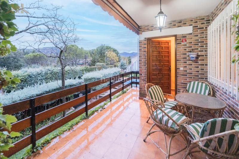 Foto e2d2fe47-b6ee-42d4-898a-705f36c70867. Chalet avec cheminée parking dans Los Lagos Moralzarzal