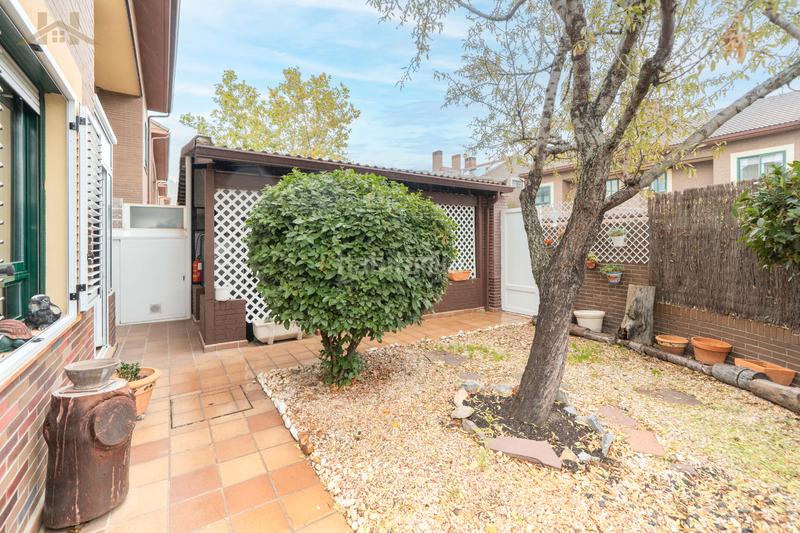 Foto 976290ca-952a-4f94-aa60-e6f6ef617810. Doppelhaus mit parking in Iglesia-Estación Moralzarzal