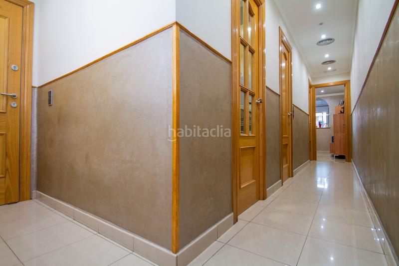 Foto 2c7190d0-a649-4643-bfa6-54d798c60e6c. Capannone industriale in Instituts-Universitat Lleida