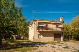 Casa  N/a. Casa con gran terreno en venta en ivorra- lleida