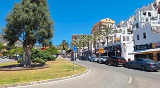 Car parking in Avenida las Palmeras
