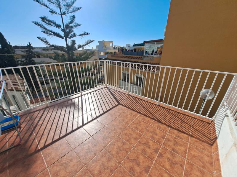 Foto 44acbfa4-3b27-457f-a3ac-0ba0990ced6f. Casa adossada a Loma de los Riscos Torremolinos