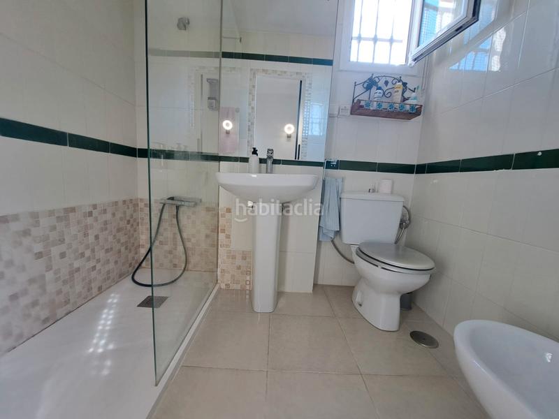 Foto 828a9f91-f743-4724-83a9-40bf220a0370. Casa adossada a Loma de los Riscos Torremolinos