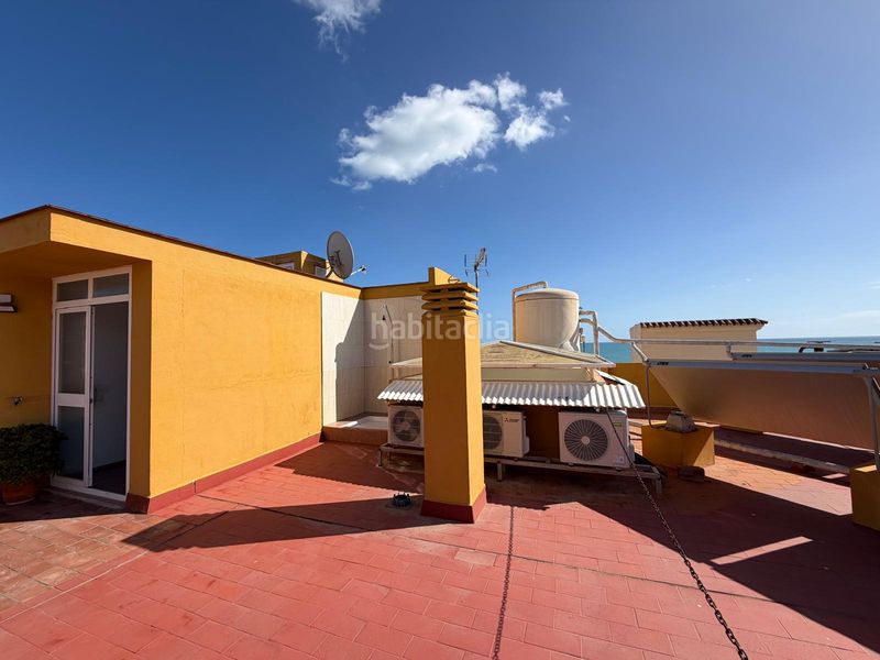 Foto 47457f78-5eef-403f-915f-65667330ead4. Edificio en La Carihuela - Los Nidos Torremolinos