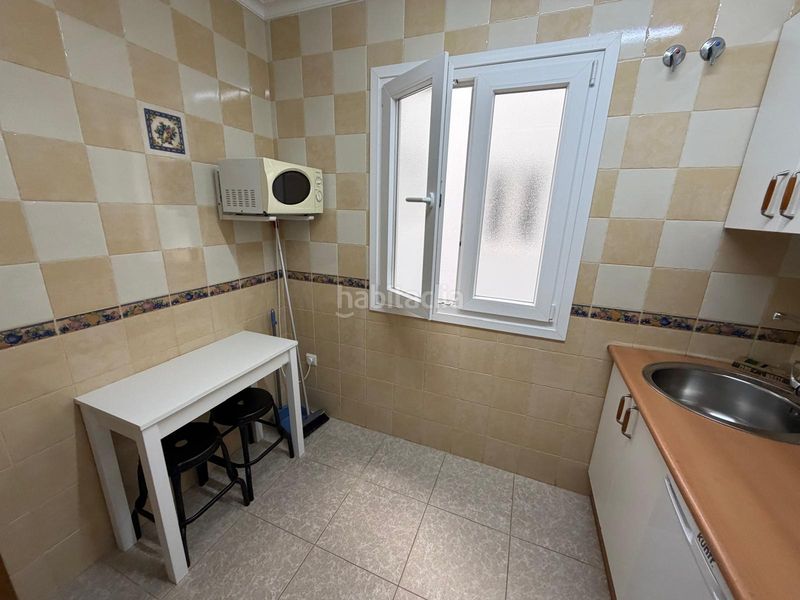 Foto cbe2b341-951d-4d52-86da-c1e113ab34e0. Edificio en La Carihuela - Los Nidos Torremolinos