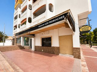 Business premise in Calle sagitario 1. Local en esquina en venta -calle sagitario