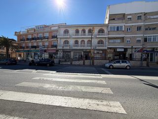 Edifici  Avenida reyes católicos