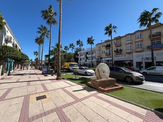 Edifici a Avenida Reyes Católicos