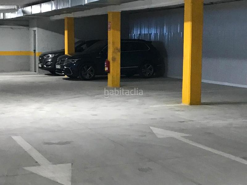 Foto 62a7e49a-17f4-4c31-a846-5e5cd8d49d39. Parking coche en Manantiales-Estación de Autobuses Torremolinos