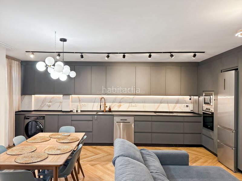 Foto b33bed38-d75a-4ef4-aebf-0e68aaafc396. Etagenwohnung mit pool in La Carihuela - Los Nidos Torremolinos