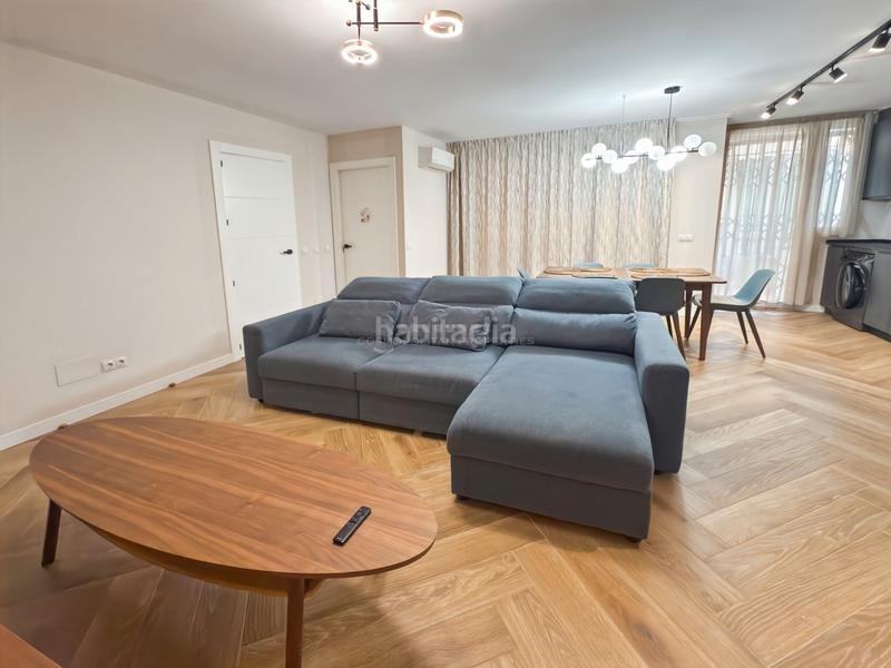 Foto b4b29b77-883d-4fd4-a9e9-ccc023a2da48. Etagenwohnung mit pool in La Carihuela - Los Nidos Torremolinos