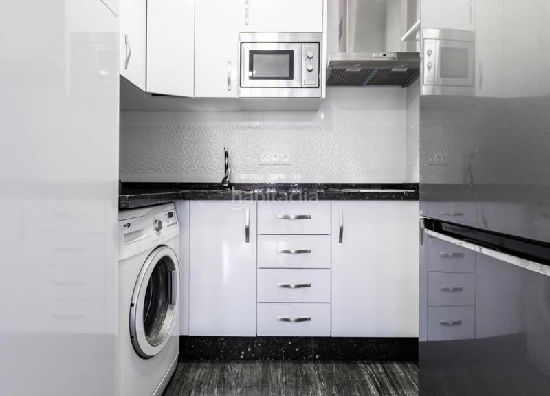 Foto d1850e3c-59db-4bd7-9cb5-904c13811763. Estudi amb piscina a Puerto Deportivo Fuengirola