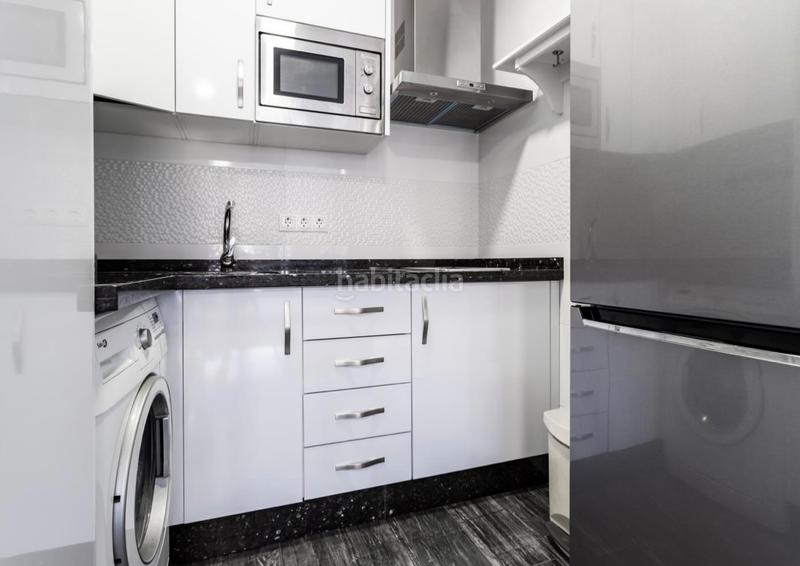 Foto 23d2363a-84bc-45a2-8b5c-7195ffc81b73. Estudio en Puerto Deportivo Fuengirola