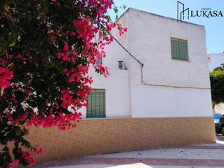 Terreny residencial a Roquetas pueblo. Bajada precio de venta de gran casa en roquetas de mar.